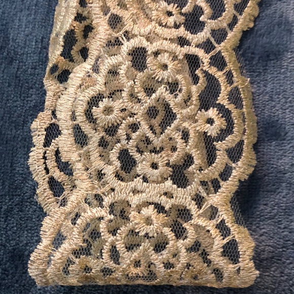 Set of two wide lace head bands - Picture 2 of 4